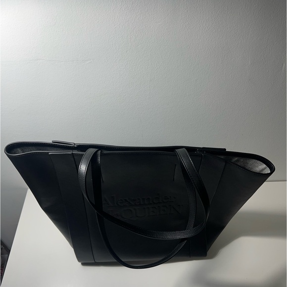 Alexander McQueen Leather Signature Shopper Tote Bag Purse 💕for Sasha - Picture 14 of 16